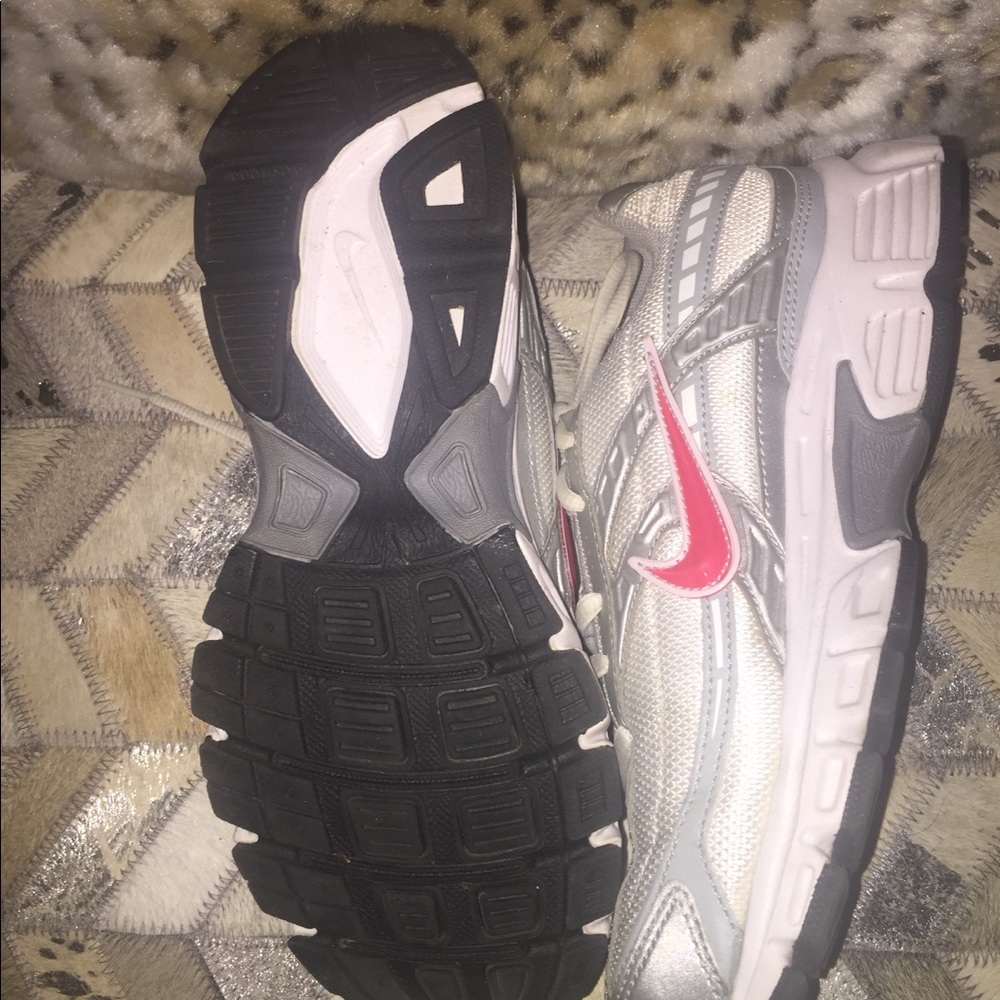 Nike shoes - Picture 2 of 6